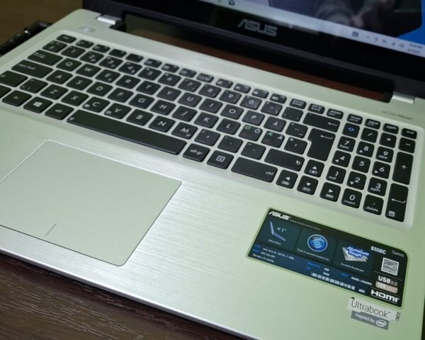 𝗔𝘀𝘂𝘀 𝗨𝗹𝘁𝗿𝗮𝗯𝗼𝗼𝗸 𝗦𝟱𝟱𝟬 touch scran , Intel® Core™ i5, 8GB DDR3, 32GB m2 / 1TB