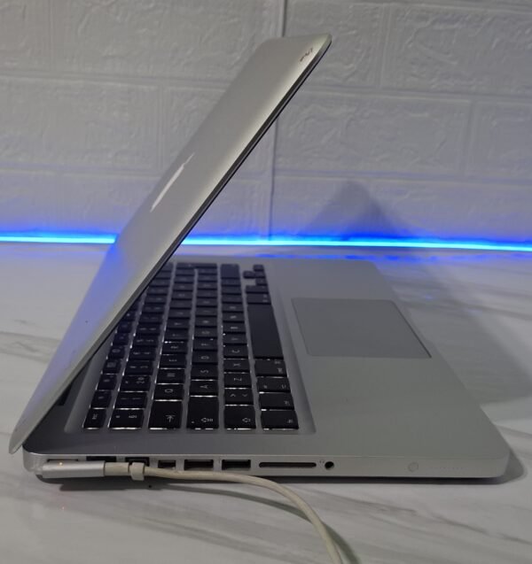 𝗠𝗮𝗰𝗯𝗼𝗼𝗸𝗣𝗿𝗼, Intel Core 2 Duo , 4GB DDR3, 500GB HDD, Nvidia GeForce