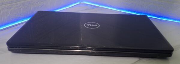 𝗗𝗲𝗹𝗹 𝗶𝗻𝘀𝗽𝗶𝗿𝗶𝗼𝗻 𝟭𝟱𝟲𝟰, I3, 6GB DDR3, 120 SSD, ATI Radeon