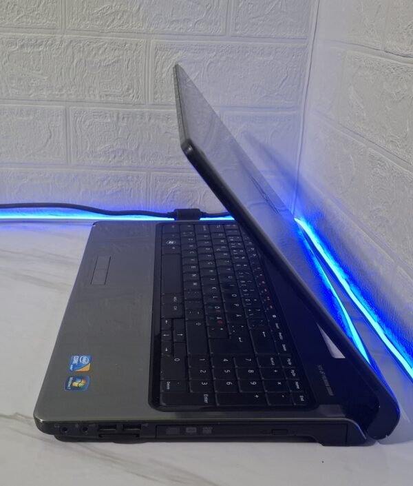 𝗗𝗲𝗹𝗹 𝗶𝗻𝘀𝗽𝗶𝗿𝗶𝗼𝗻 𝟭𝟱𝟲𝟰, I3, 6GB DDR3, 120 SSD, ATI Radeon