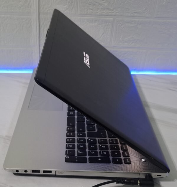 𝗔𝘀𝘂𝘀 𝗡𝟱𝟲𝗗𝗣,AMD A8, 8GB DDR3, 120 SSD, Dve grafike