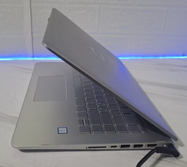 HP Pavilon x360,Intel i5 8gen, 8GB DDR4, 256 SSD, Intel UHD Touch