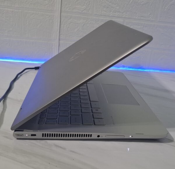 HP Pavilon x360,Intel i5 8gen, 8GB DDR4, 256 SSD, Intel UHD Touch