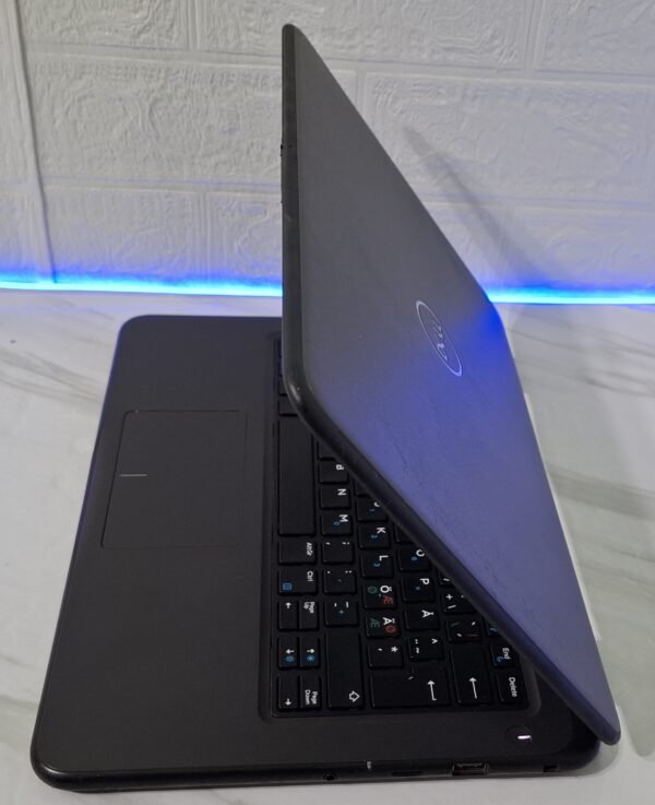 𝗗𝗲𝗹𝗹 𝟯𝟯𝟭𝟬, Intel Core i3-8, 8GB DDR4, 128 Nvme, Intel UHD