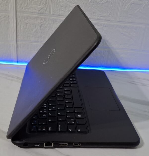 𝗗𝗲𝗹𝗹 𝟯𝟯𝟭𝟬, Intel Core i3-8, 8GB DDR4, 128 Nvme, Intel UHD
