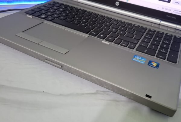 𝗛𝗣 𝗘𝗹𝗶𝘁𝗲𝗯𝗼𝗼𝗸 𝟴𝟱𝟲𝟬𝗣, Intel® Core™ i5, 8GB DDR3, 250 SSD, Dve grafike