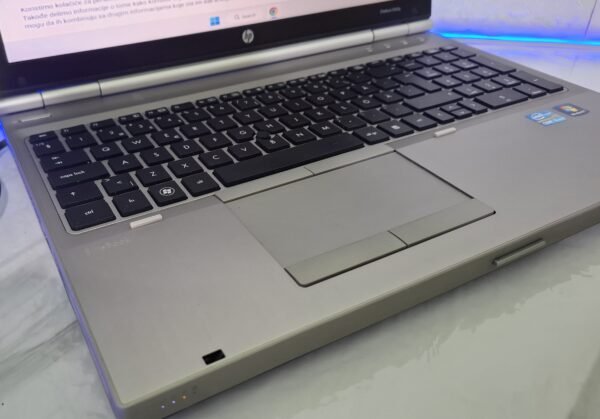 𝗛𝗣 𝗘𝗹𝗶𝘁𝗲𝗯𝗼𝗼𝗸 𝟴𝟱𝟲𝟬𝗣, Intel® Core™ i5, 8GB DDR3, 250 SSD, Dve grafike