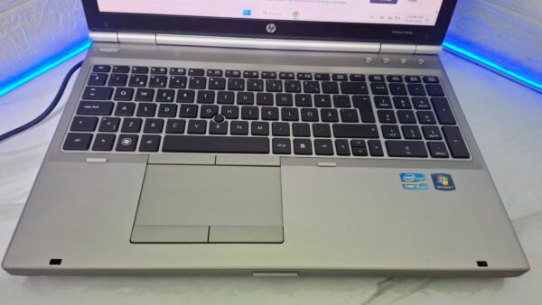 𝗛𝗣 𝗘𝗹𝗶𝘁𝗲𝗯𝗼𝗼𝗸 𝟴𝟱𝟲𝟬𝗣, Intel® Core™ i5, 8GB DDR3, 250 SSD, Dve grafike