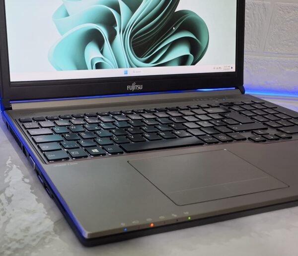 This Listing Is In Review All listings go through a standard review before they become visible to others. 𝗙𝘂𝗷𝗶𝘁𝘀𝘂 𝗟𝗜𝗙𝗘𝗕𝗢𝗢𝗞 𝗘𝟳𝟱𝟰, Intel® Core™ i5, 8GB DDR3, 128 SSD, Intel HD