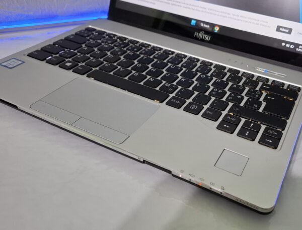 𝗙𝘂𝗷𝗶𝘁𝘀𝘂 𝗟𝗶𝗳𝗲𝗯𝗼𝗼𝗸 𝗦𝟵𝟯𝟲, Intel® Core™ i5, 12GB DDR4, 256Nvme, IntelHD,Touchscreen