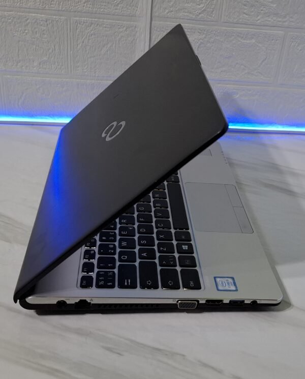 𝗙𝘂𝗷𝗶𝘁𝘀𝘂 𝗟𝗶𝗳𝗲𝗯𝗼𝗼𝗸 𝗦𝟵𝟯𝟲, Intel® Core™ i5, 12GB DDR4, 256Nvme, IntelHD,Touchscreen