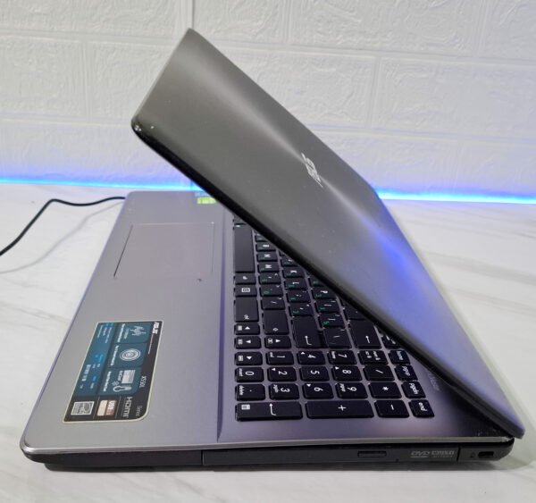 Asus X550LC | Intel Core i7-4500U | 8GB RAM | 120GB SSD | 15.6" HD | NVIDIA GeForce GT 720M | Windows 11 Pro