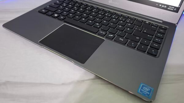 LincPlus P2 sa Intel Celeron N3350, 4GB RAM, 64GB SSD i 14" HD ekranom – idealan povoljan laptop za školu, posao i multimediju.