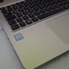 Laptop sa Intel Core i5-8250U, 8GB RAM i 256GB SSD – idealan izbor za posao, školu, multimediju i lagane igre.