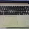 Laptop sa Intel Core i5-8250U, 8GB RAM i 256GB SSD – idealan izbor za posao, školu, multimediju i lagane igre.