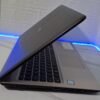 Laptop sa Intel Core i5-8250U, 8GB RAM i 256GB SSD – idealan izbor za posao, školu, multimediju i lagane igre.