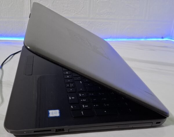 HP 250 G5 | Intel Core i5-7200U | 8GB RAM | 256GB SSD | 15.6" Full HD | Windows 10 Pro