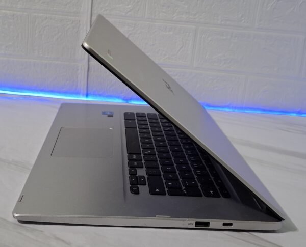 Asus Chromebook C523N laptop