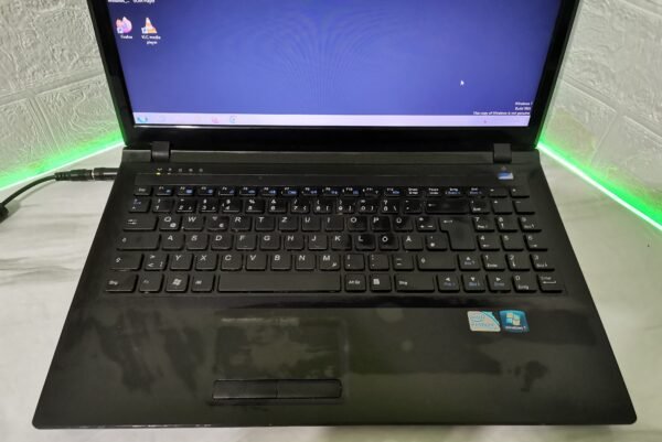 Clevo W240HU laptop