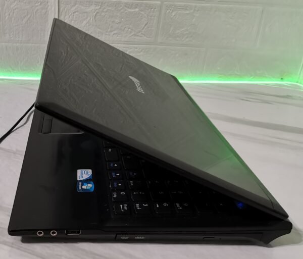 Clevo W240HU laptop