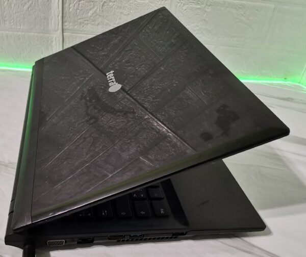 Clevo W240HU laptop