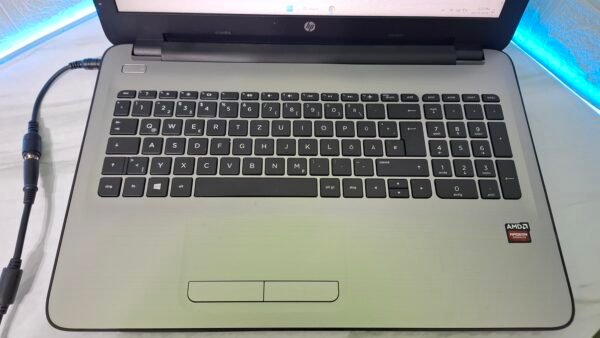 HP 15 – AMD A10-9600P, 8GB DDR4, 128GB SSD, 15.6" Full HD, Radeon R6, Windows 11. Brz i pouzdan laptop za posao, školu i multimediju. HP 15 – AMD A10-9600P, 8GB DDR4, 128GB SSD, 15.6" Full HD, Radeon R6, Windows 11. Brz i pouzdan laptop za posao, školu i multimediju.