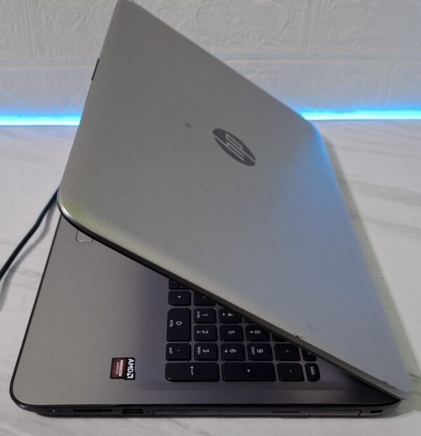 HP 15 – AMD A10-9600P, 8GB DDR4, 128GB SSD, 15.6" Full HD, Radeon R6, Windows 11. Brz i pouzdan laptop za posao, školu i multimediju. HP 15 – AMD A10-9600P, 8GB DDR4, 128GB SSD, 15.6" Full HD, Radeon R6, Windows 11. Brz i pouzdan laptop za posao, školu i multimediju.