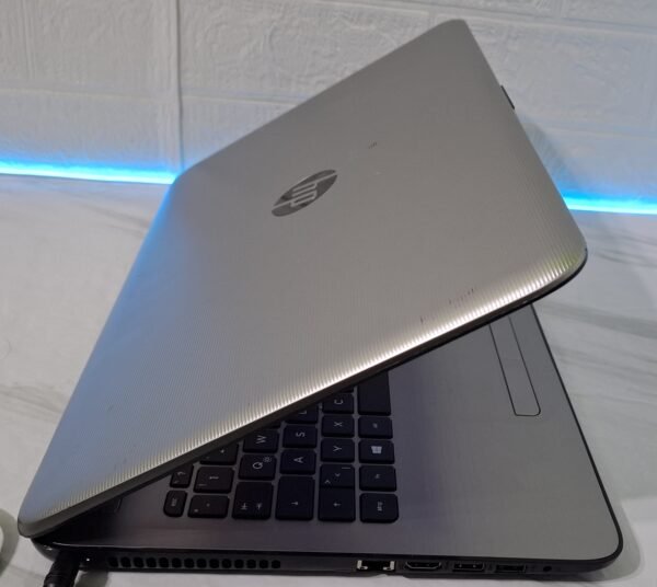 HP 15 – AMD A10-9600P, 8GB DDR4, 128GB SSD, 15.6" Full HD, Radeon R6, Windows 11. Brz i pouzdan laptop za posao, školu i multimediju. HP 15 – AMD A10-9600P, 8GB DDR4, 128GB SSD, 15.6" Full HD, Radeon R6, Windows 11. Brz i pouzdan laptop za posao, školu i multimediju.