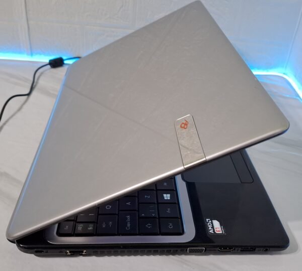 Packard Bell EasyNote TE69KB laptop