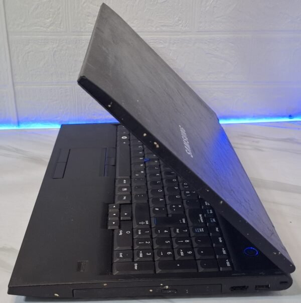 Samsung 400B4B laptop Samsung 400B4B laptop