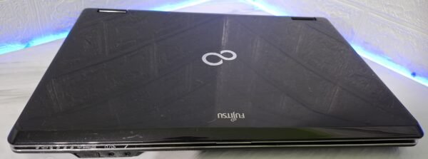 Fujitsu Lifebook NH751 laptop