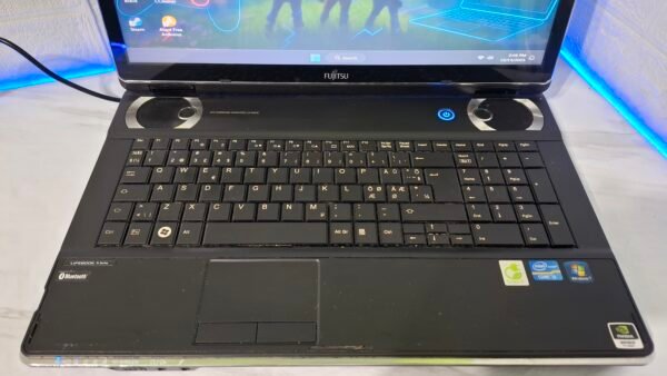 Fujitsu Lifebook NH751 laptop