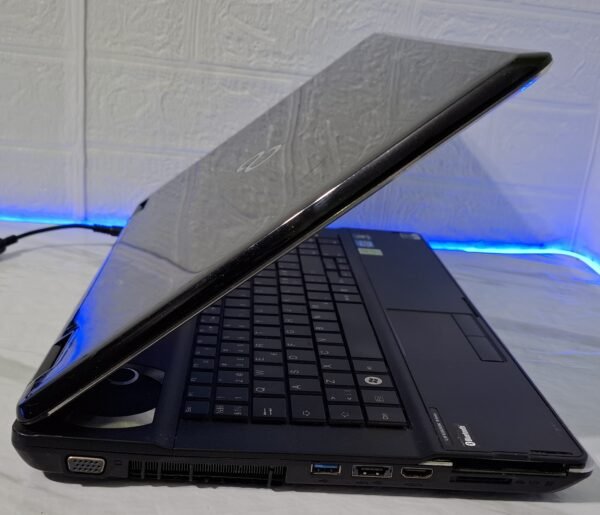 Fujitsu Lifebook NH751 laptop