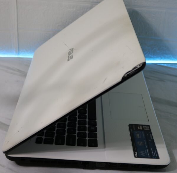 Asus F751L Laptop