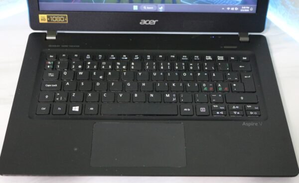 Acer Aspire V3-371 laptop