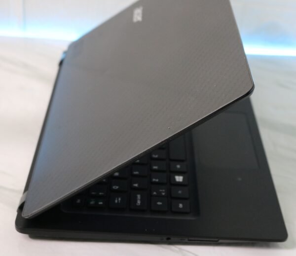 Acer Aspire V3-371 laptop