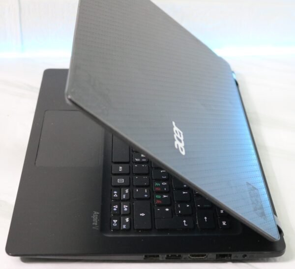 Acer Aspire V3-371 laptop