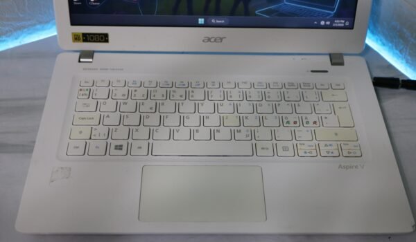 Acer Aspire V3-371 i3 laptop
