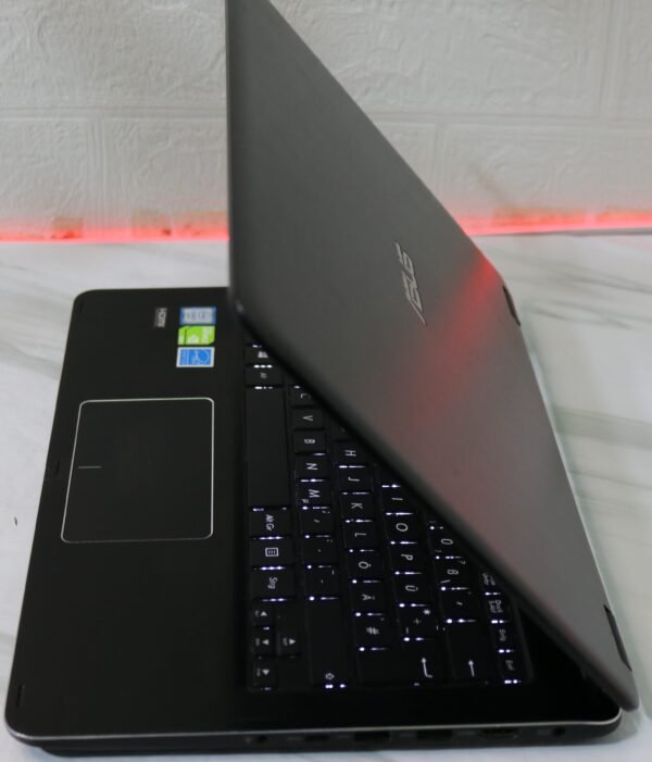 ASUS TP301UJ laptop