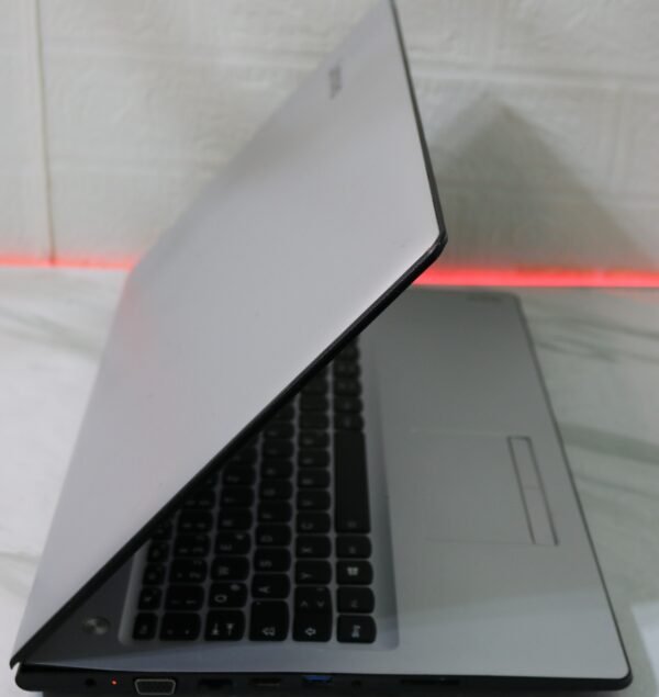 Lenovo Ideapad 310 | Intel Core i5-6200U | 8GB DDR4 | 256GB SSD | GeForce 920MX 2GB | 15.6" HD | Windows 11