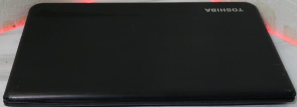 Toshiba 17.3” | i5-4200U | 8GB RAM | 240GB SSD | Radeon R7 M260 | 1600x900 | Windows 11