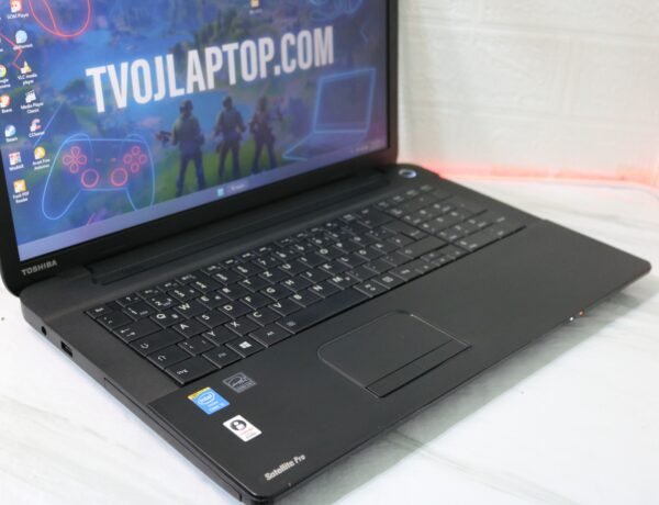Toshiba 17.3” | i5-4200U | 8GB RAM | 240GB SSD | Radeon R7 M260 | 1600x900 | Windows 11