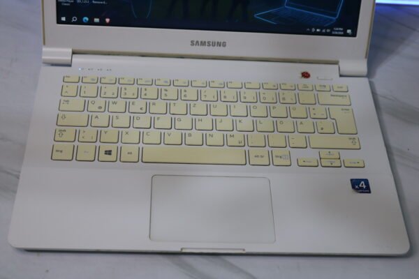 Samsung NP905S | AMD A6-1450 | 4GB RAM | 128GB SSD | 13.3" Laptop | Windows 10