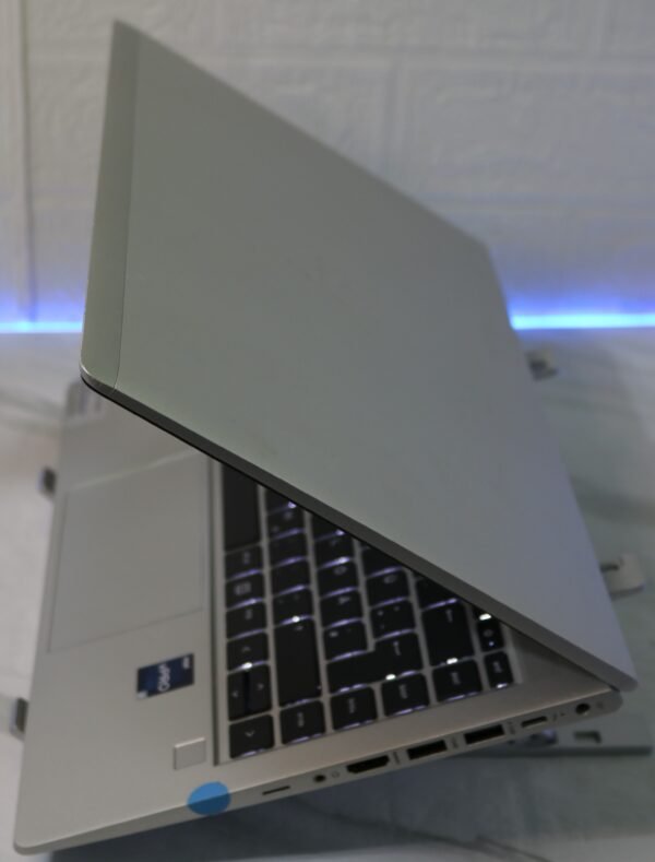 HP EliteBook 640 G9