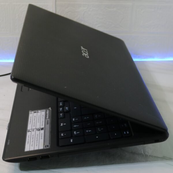Acer Aspire 5742G i3-370M / 6GB RAM / 128GB SSD / Radeon HD 7370M / 15.6" – Laptop za posao i multimediju Acer Aspire 5742G i3-370M / 6GB RAM / 128GB SSD / Radeon HD 7370M / 15.6" – Laptop za posao i multimediju
