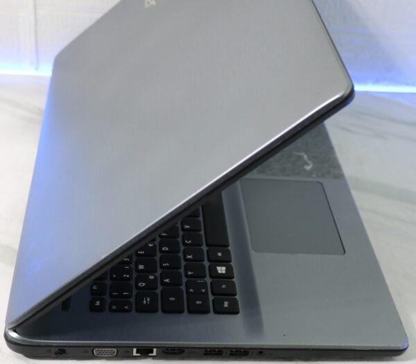 Acer Aspire E5-771G | i5-5200U | 12GB RAM | GeForce 840M 2GB | 120GB SSD | 17.3" HD+| Windows 11