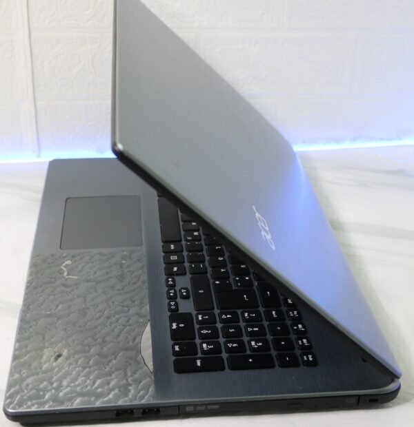 Acer Aspire E5-771G | i5-5200U | 12GB RAM | GeForce 840M 2GB | 120GB SSD | 17.3" HD+| Windows 11