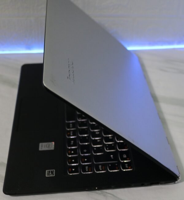 Lenovo Yoga 3 Pro 1370 – QHD+ 3200×1800 IPS Touch ekran | 8GB RAM | 128GB NVMe SSD | 2-u-1 konvertibilni, aluminijumsko kućište | Windows 11 | Polovan laptop