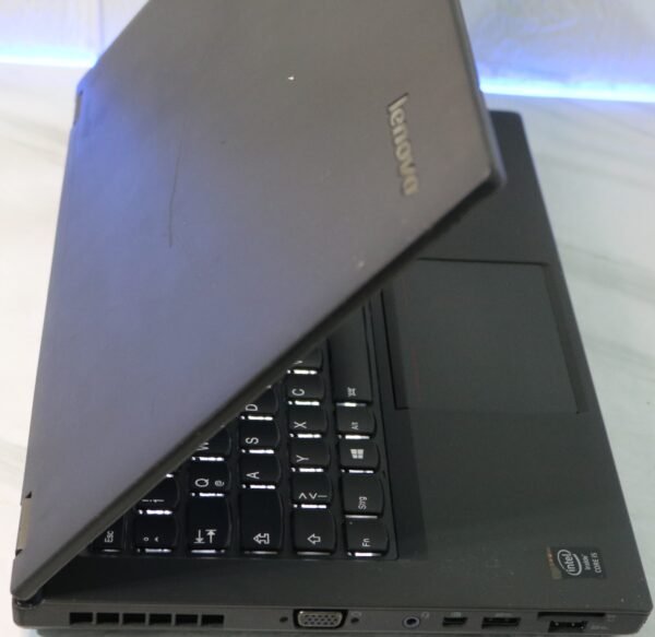 Lenovo ThinkPad T440P – Intel Core i5 | 8GB RAM | 500GB SSD | HD+ ekran | svetleća tastatura | Windows 11 | Polovan laptop