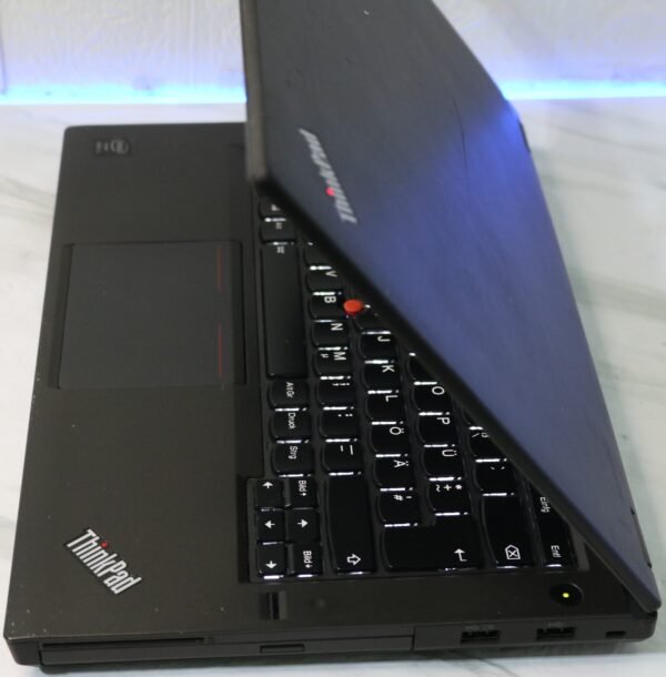 Lenovo ThinkPad T440P – Intel Core i5 | 8GB RAM | 500GB SSD | HD+ ekran | svetleća tastatura | Windows 11 | Polovan laptop